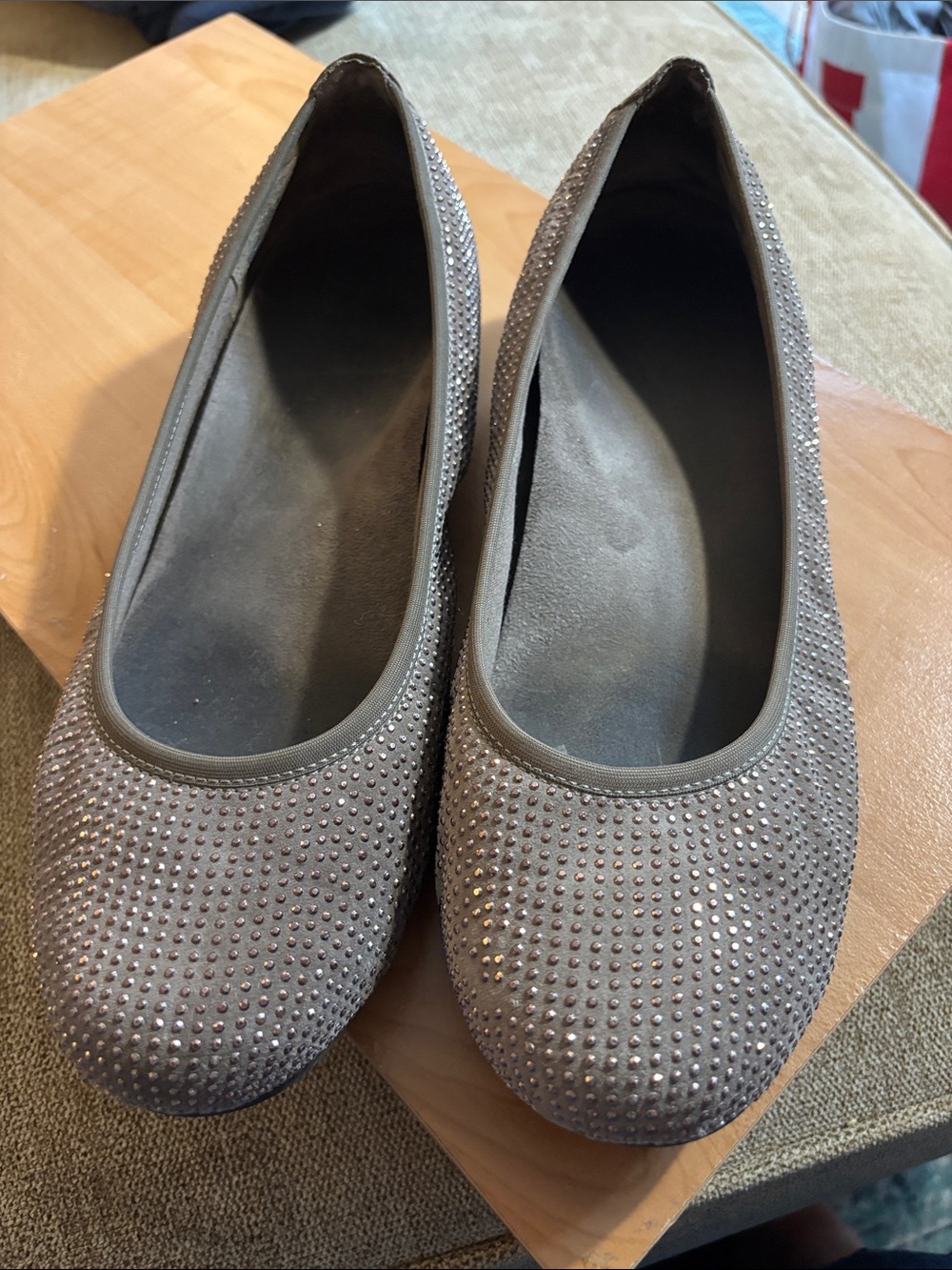 Crystal-Embellished Gray Ballet Flats by Vionic size 9.5 medium